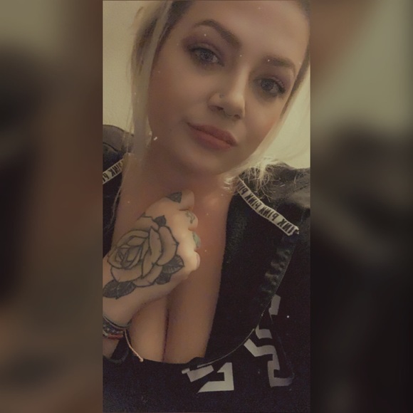 🌻Meet your Posher, Jessi✌🏻🌻 - Picture 3 of 4